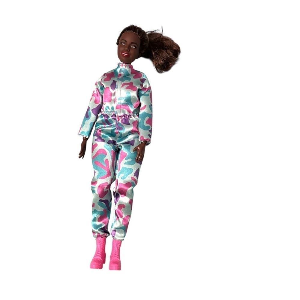 Mattel 2017 Winter Sports Barbie Doll with Colorful Outfit
